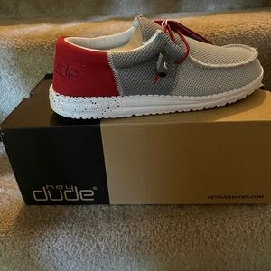 NWT Men’s Hey dude shoes, sz 9, Funk Dark Grey Red